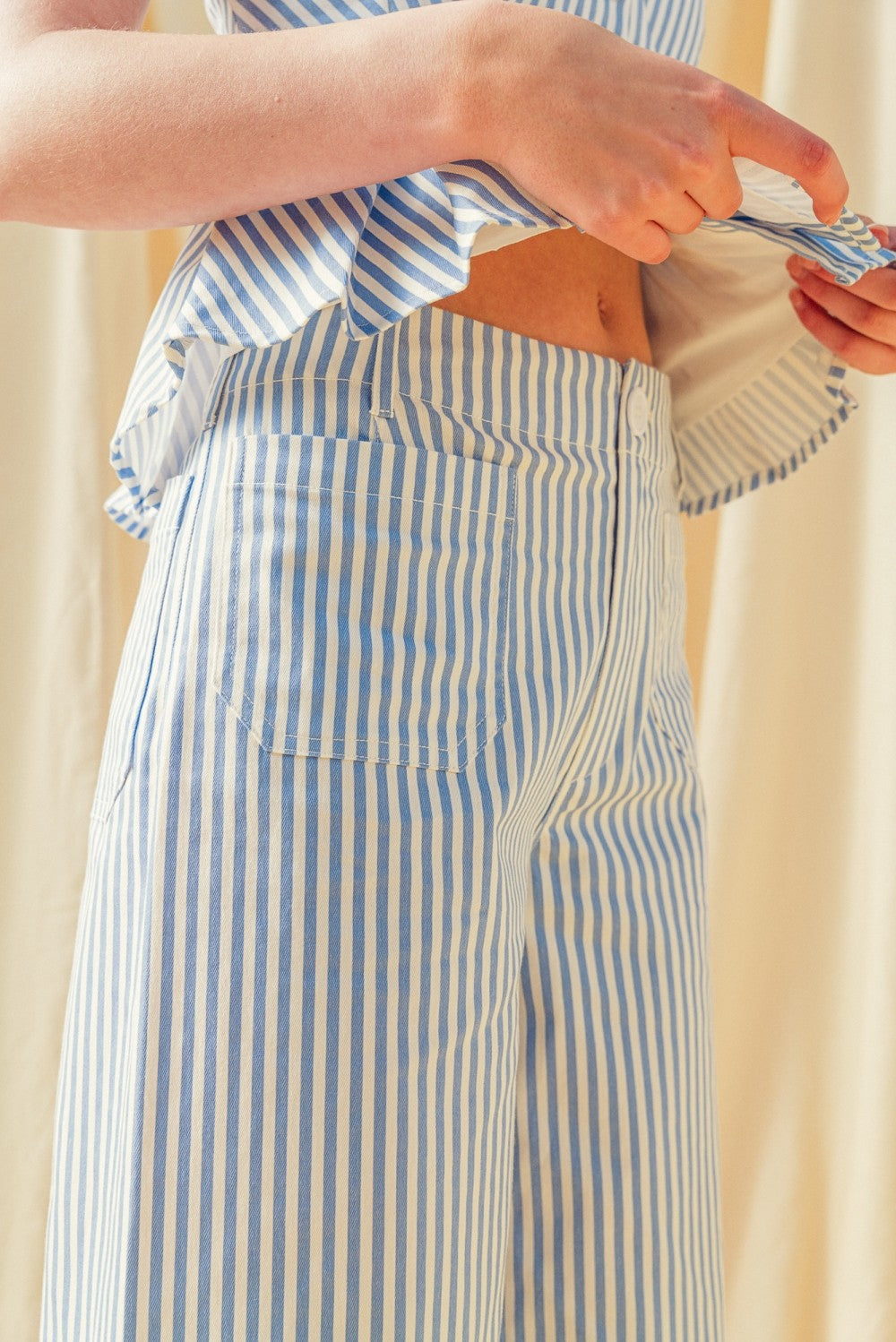Stripe stretch fabric set.