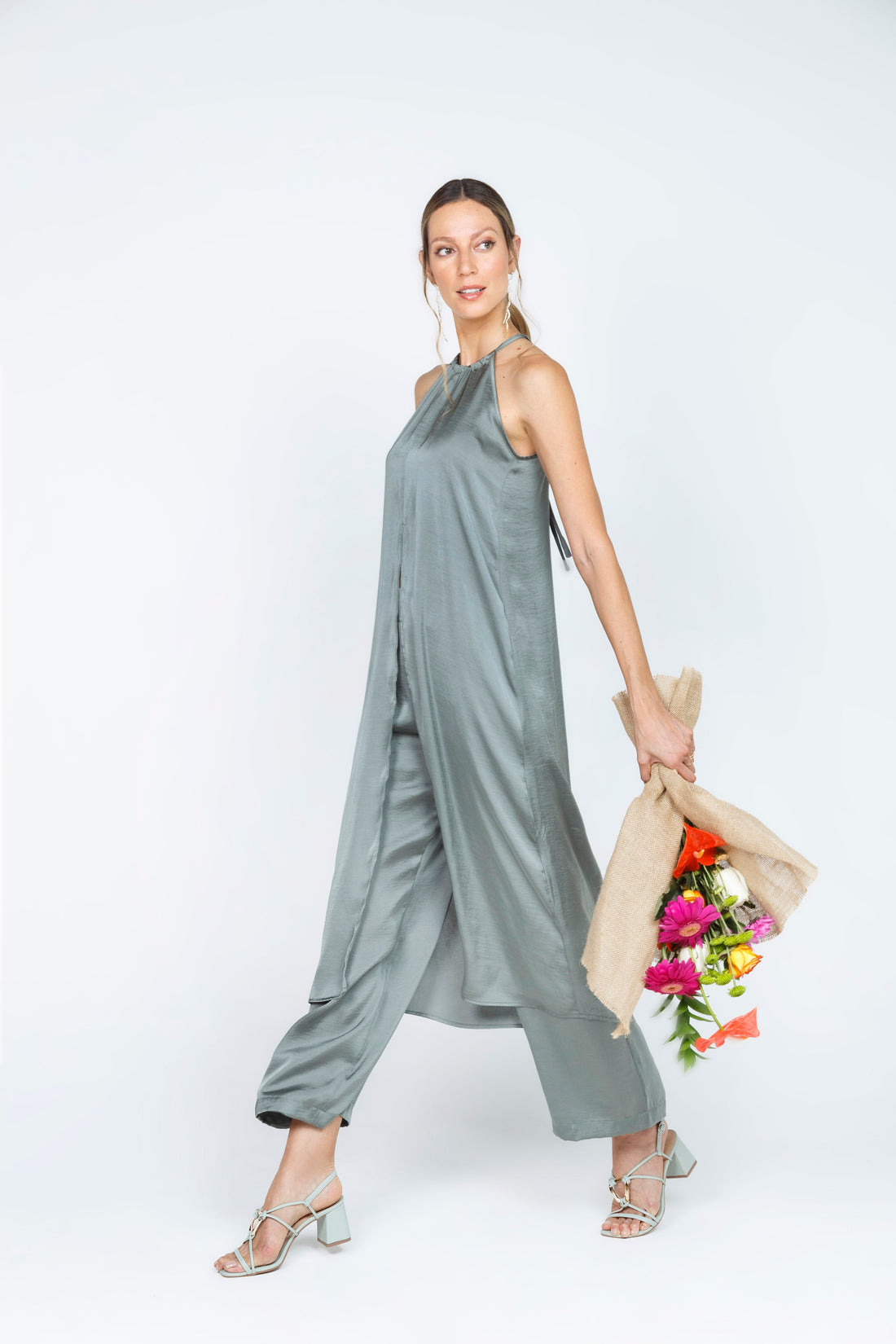BLUSA LARGA DE TIRAS EN SATIN VERDE MILITAR
