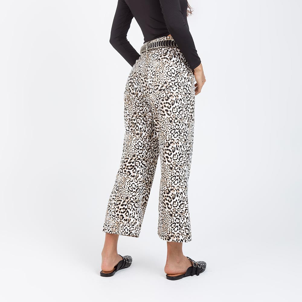PANTALON FLARE CORTO ANIMAL PRINT CINCO BOLSILLOS