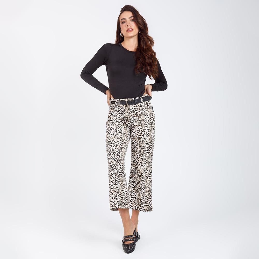 PANTALON FLARE CORTO ANIMAL PRINT CINCO BOLSILLOS