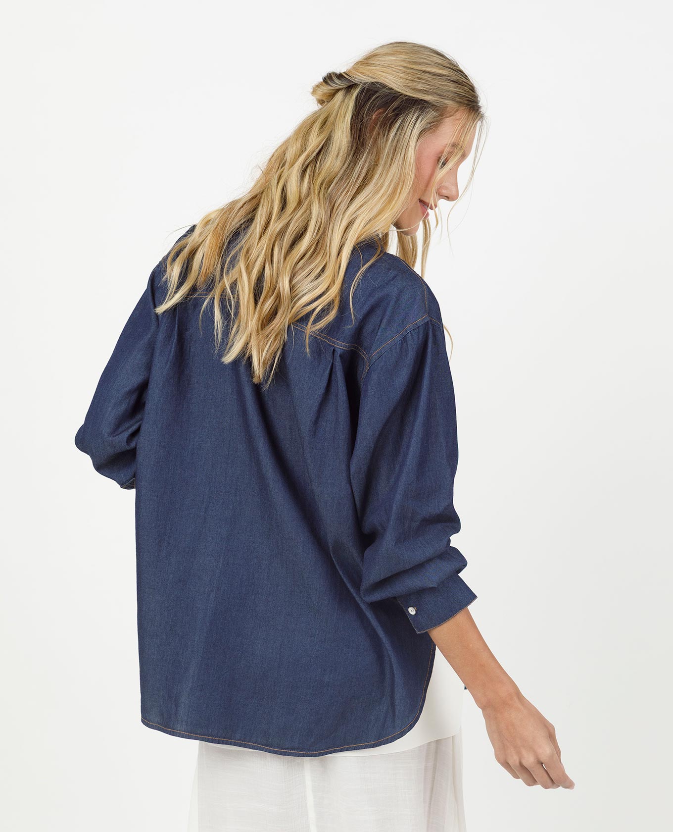 CAMISA CHAMBRAY PARA MUJER SILUETA REGULAR MANGA LARGA
