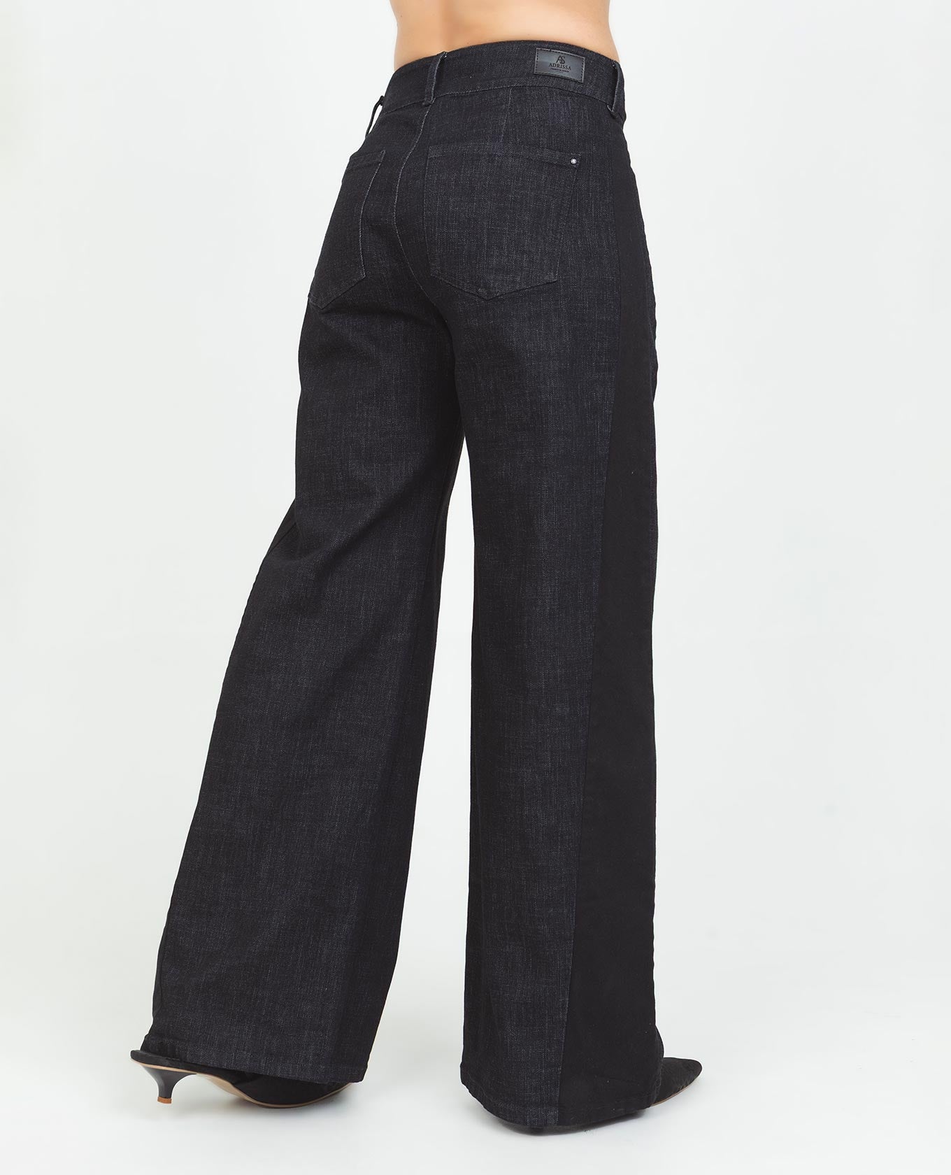 JEAN WIDE LEG PARA MUJER CON CORTES EN COSTADOS TONO OSCURO CINCO BOLSILLOS