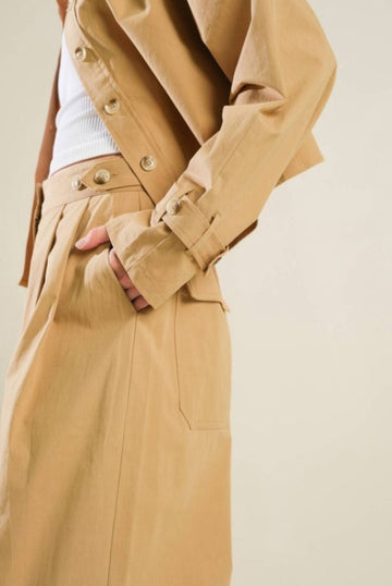Pantal¨®n beige wide leg de tiro alto con pinzas frontales