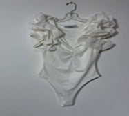 body para dama de dise?o dram¨¢tico y elegante, ideal para eventos de noche o coctel. A continuaci¨®n,