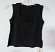 camiseta de tirantes (tank top) o blusa b¨¢sica sin mangas.

Escote y Corte: Presenta un escote redon